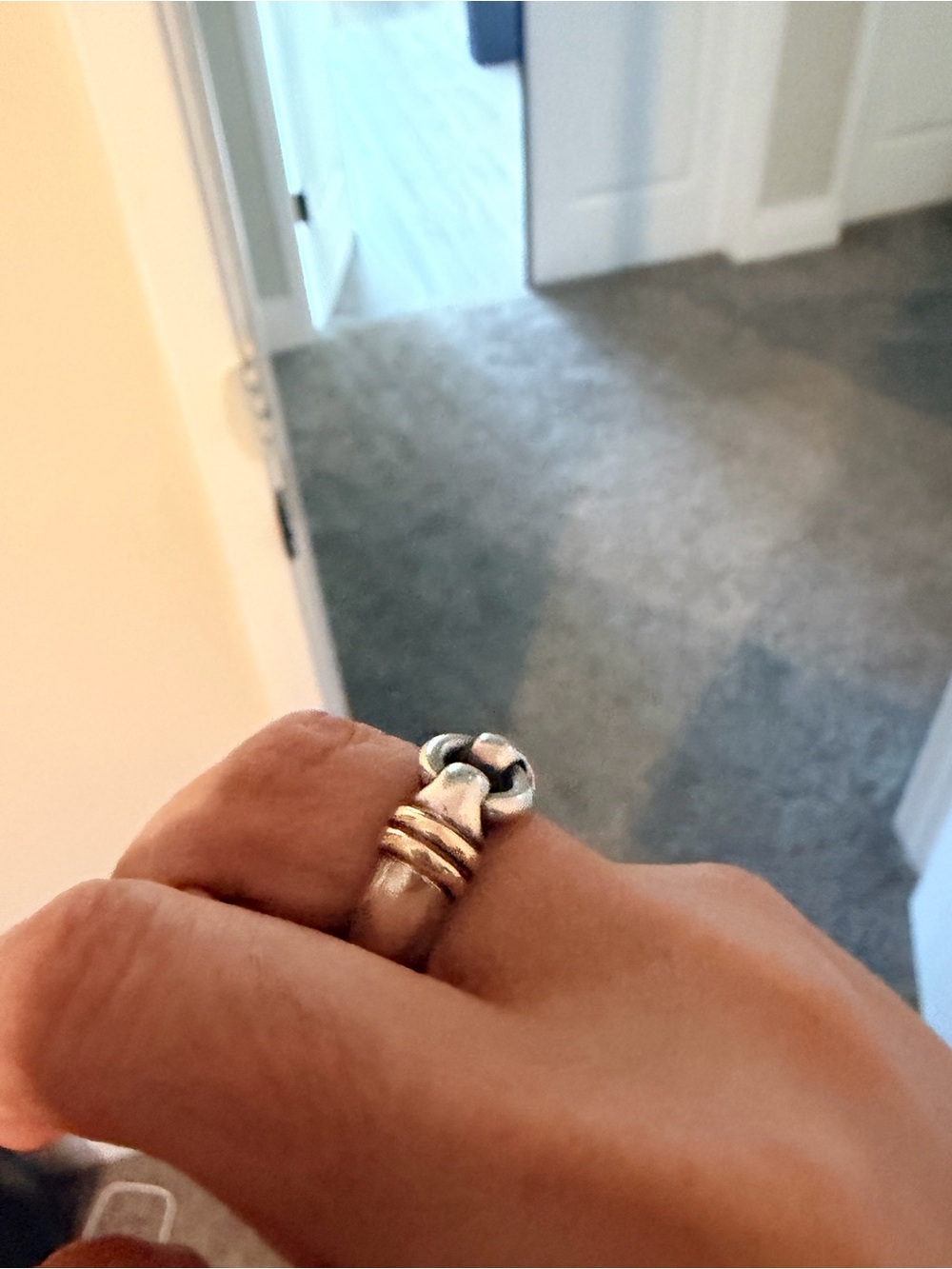 RARE Tiffany & Co. Sterling Silver & Gold Interlocking Knot Ring - Picture 4 of 10